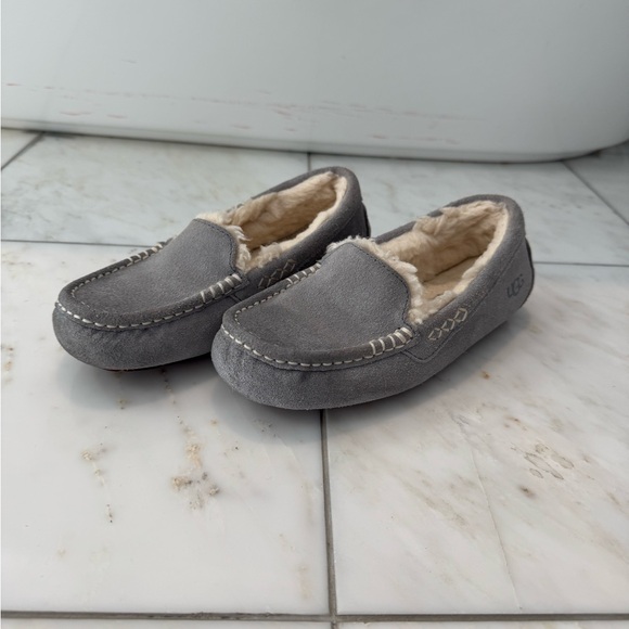 UGG Women’s Light Gray Ansley Water Resistant Suede Moccasin Slippers - Picture 1 of 11